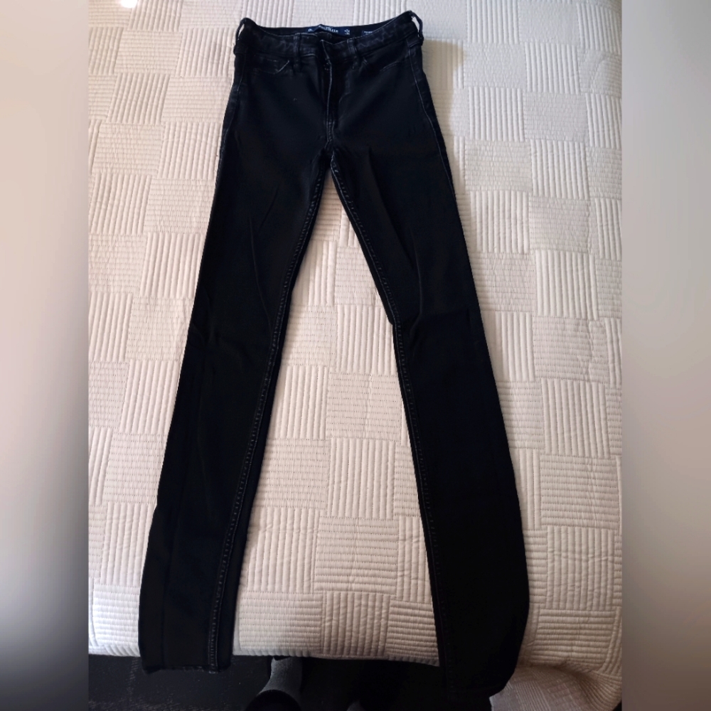 Hollister super skinny jeans.